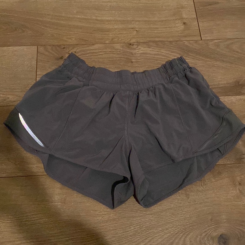 Lulu hotty hot shorts 2.5 inch
